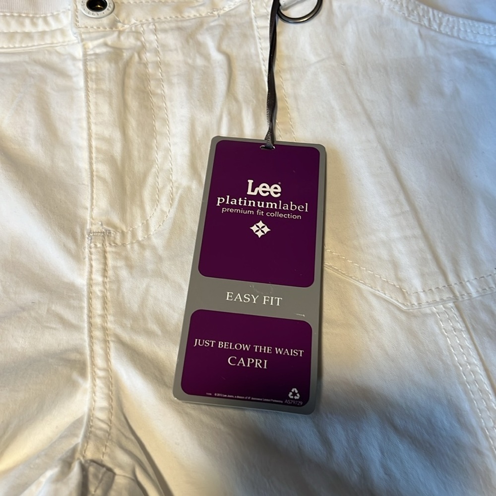 Lee platinum label size 10 capris. New. White. Stretchy - Picture 3 of 5